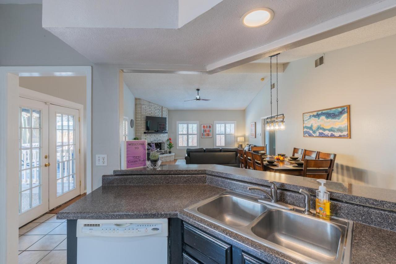 Сasa de vacaciones Beautiful House In An Upscale Neighborhood With Pool, Private Patio & Bbq *