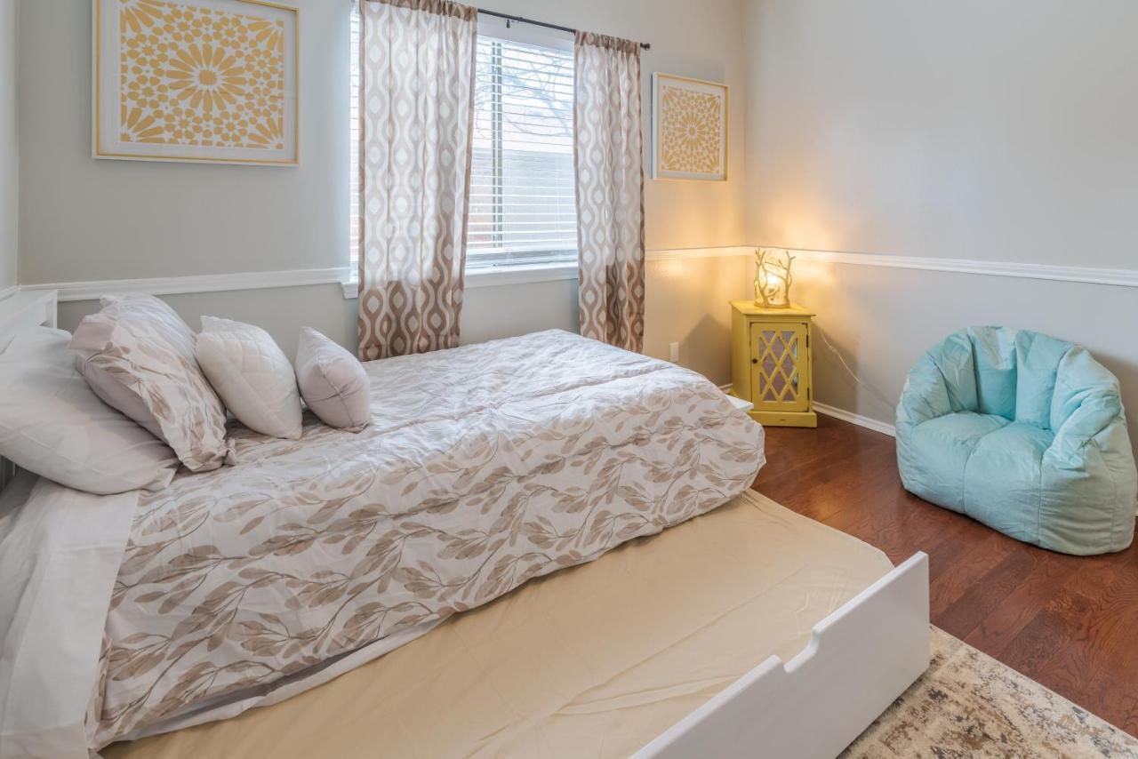 Beautiful House In An Upscale Neighborhood With Pool, Private Patio & Bbq Сasa de vacaciones *